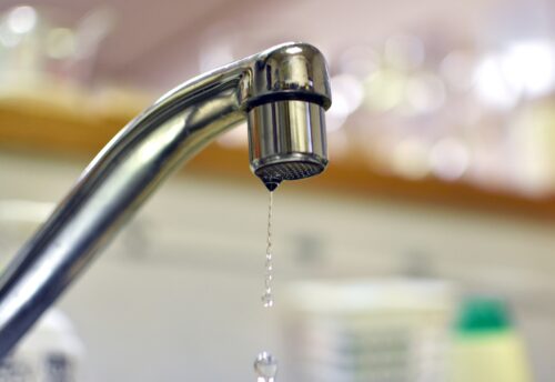 水漏れ発生！即日対応が必要なケースと応急処置の方法